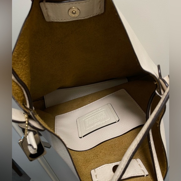 Coach Daisy Crossbody - Picture 7 of 7